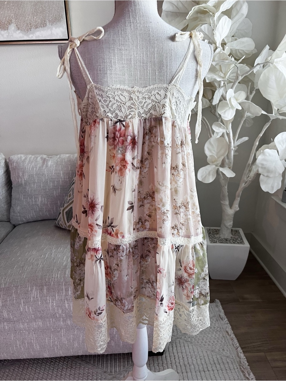 By Together Cream Floral Chiffon Lace-Trim Womans Mini Dress Size M - Picture 7 of 11